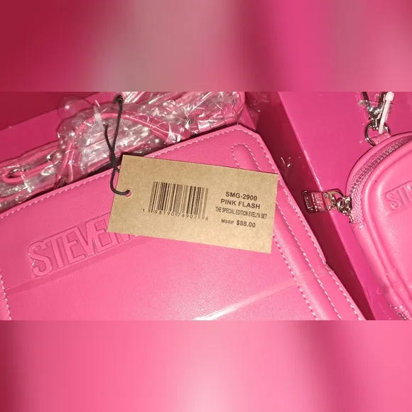 NIB Steve Madden Evelyn gift set with purse/ 3 streaps and airpod case, Pink - Picture 3 of 4